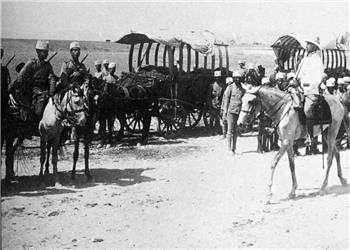 سفر به عصر قاجار؛ از «قایق ها در بندر رشت» تا «کالسکه در جاده شمال»/ تصاویر